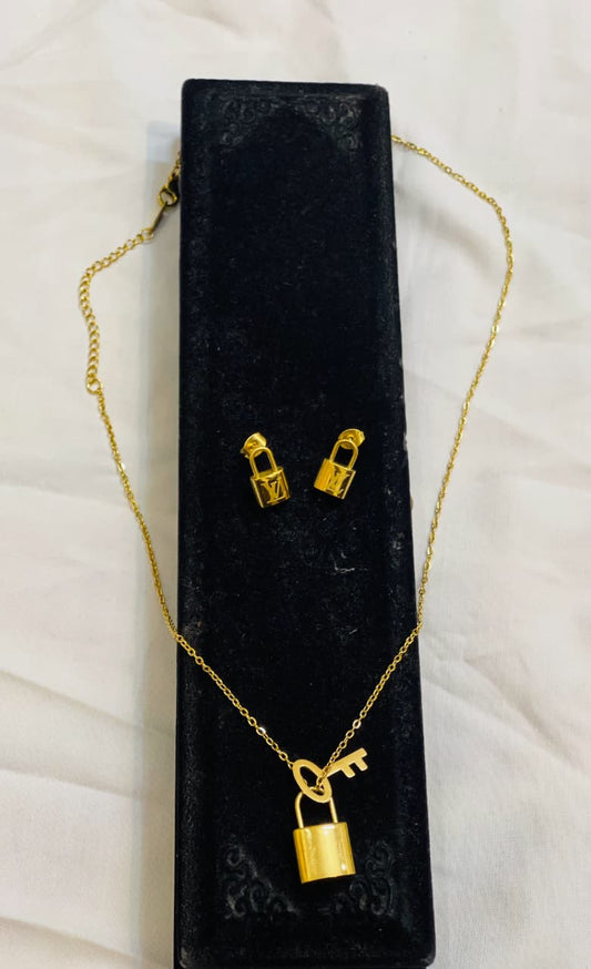 Golden Lock & Key Jewelry Set