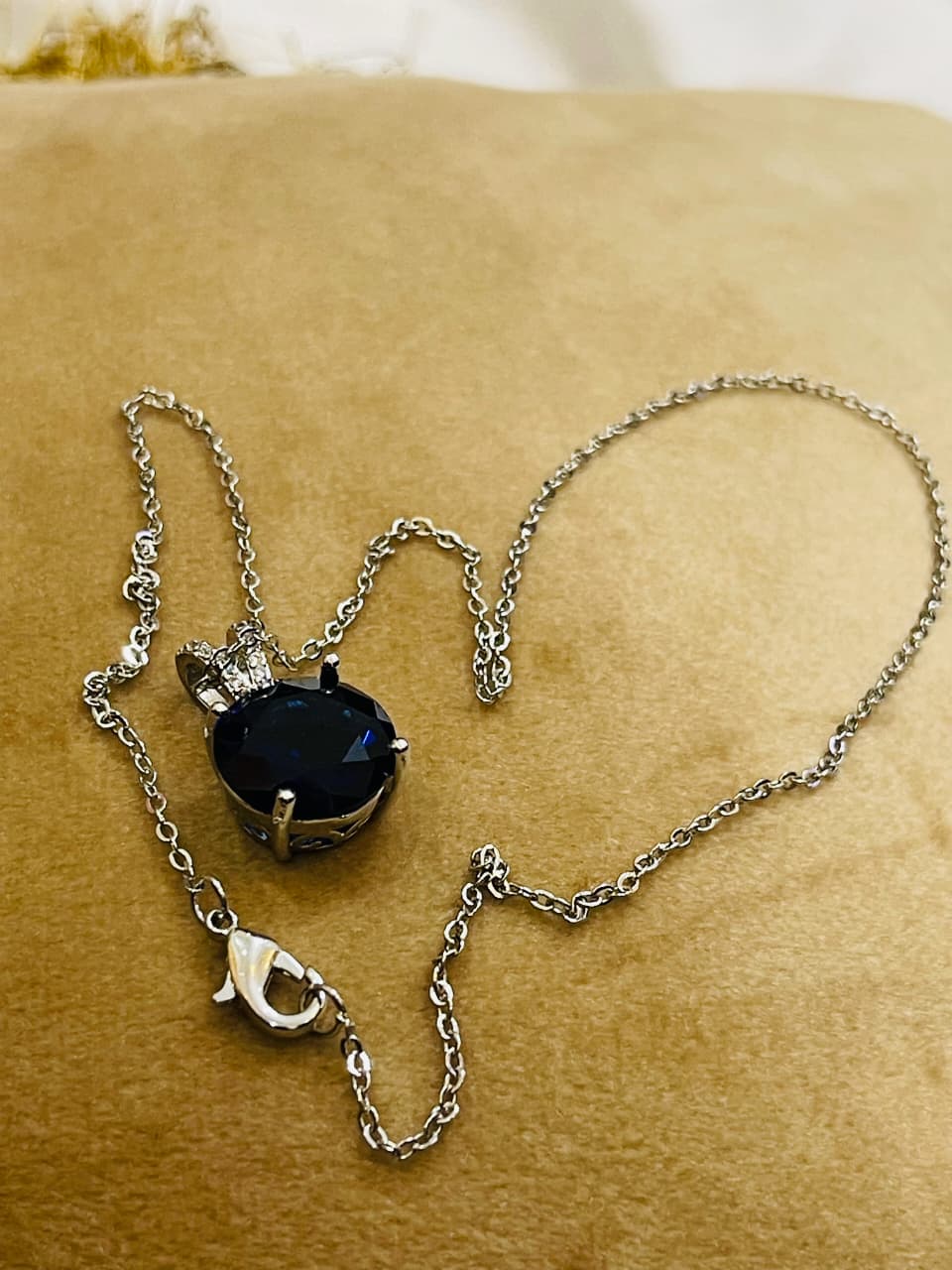 Elegant Crystal Pendant Necklace